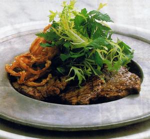 rundvleessalade gefrituurde uien