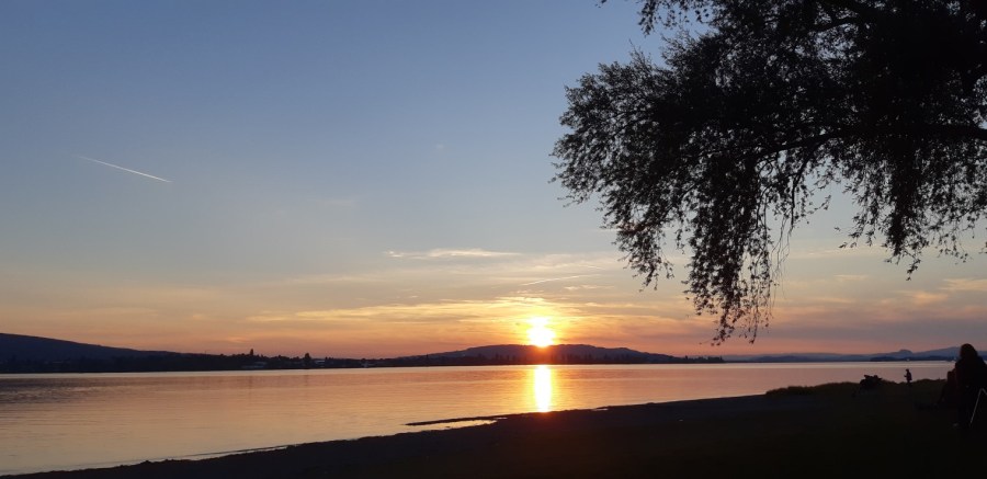 Zonsondergang boven de Bodensee bij camping Henge in Konstanz